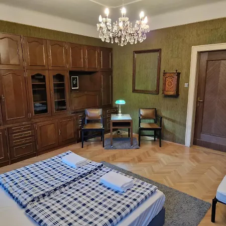 Nastanitev v družini Grafika Ljubljana